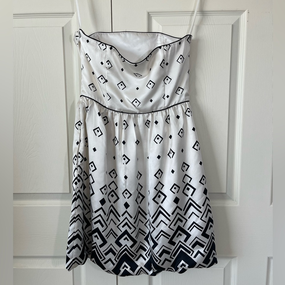 White House Black Market White & black 100% silk strapless dress - Picture 3 of 8